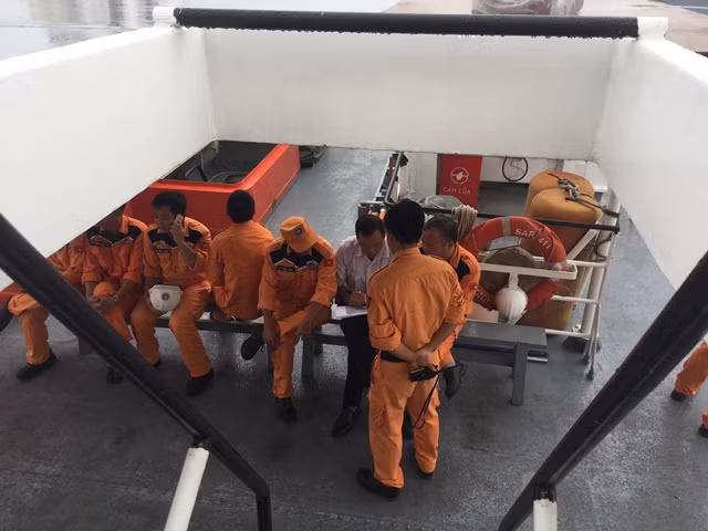 Cận cảnh công tác cứu hộ, cứu nạn trên biển ảnh 2