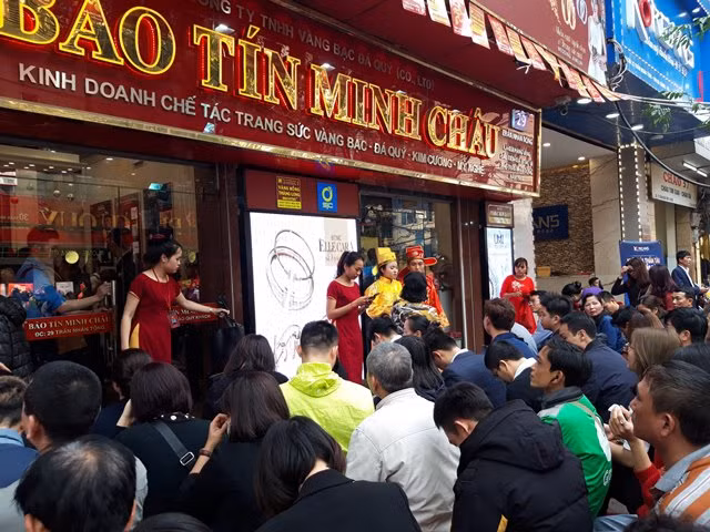 Giới thiệu sản phẩm gốm Chu Đậu với bạn bè quốc tế ảnh 1