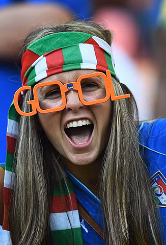 Rực rỡ sắc màu cổ động viên World Cup 2014 ảnh 4