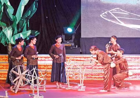 Hiểu âm nhạc cha ông để thoát khỏi mặc cảm ảnh 1