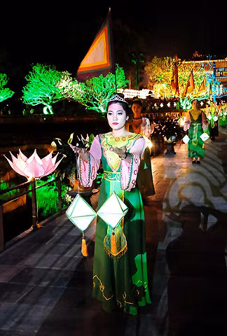 Dùng ngự thiện với hoàng đế trong "Đêm Hoàng cung" ảnh 4