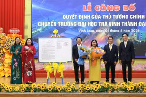  Trao quyết định của Thủ tướng Chính phủ chuyển Trường đại học Trà Vinh thành Đại học Trà Vinh.