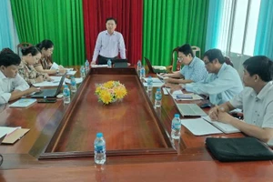 Đại biểu tham dự hội nghị thẩm định nội dung "Sổ tay hướng dẫn thực hành kinh tế tuần hoàn". (Ảnh: HOÀNG TRUNG)