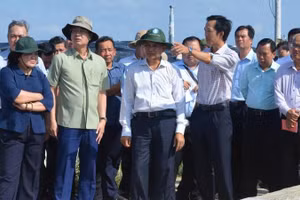 Đoàn công tác của Tỉnh ủy, Ủy ban nhân dân tỉnh Vĩnh Long kiểm tra thực địa tại bãi rác An Hiệp.