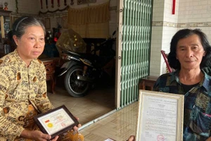 Vợ chồng bà Thúy gửi đơn kiến nghị khắp nơi để tìm sự ghi nhận xứng đáng cho con trai hy sinh khi làm nhiệm vụ.