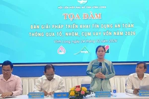 Đại biểu chủ trì tại buổi tọa đàm về triển khai tín dụng chính sách.