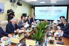 Các đại biểu tham gia buổi tọa đàm.