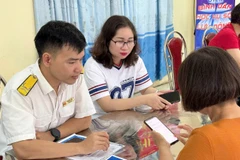 Cơ quan thuế tập trung hỗ trợ hộ kinh doanh chuyển đổi sang mô hình kê khai thuế. (Ảnh: minh họa)