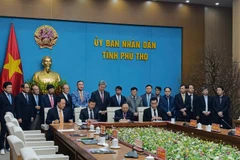 Ủy ban nhân dân tỉnh Phú Thọ đã làm việc với Đoàn Liên đoàn Phòng Thương mại và Công nghiệp tỉnh Gyeonggi (Hàn Quốc – FGCCI) tiến hành ký biên bản ghi nhớ hợp tác giữa hai bên.