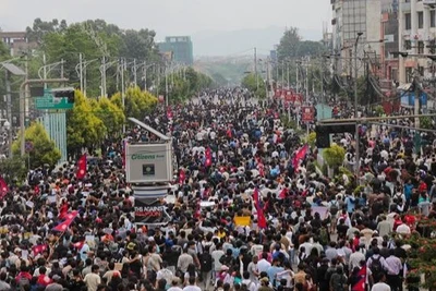 Biểu tình bạo loạn phản đối Chính phủ tại thủ đô Kathmandu, Nepal, ngày 8/9/2025. (Ảnh: Anadolu Agency/TTXVN)