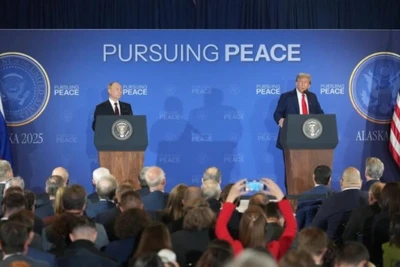 Tổng thống Mỹ Donald Trump và người đồng cấp Nga Vladimir Putin tại cuộc họp báo chung sau gần ba giờ họp kín. (Ảnh: Tân Hoa Xã)