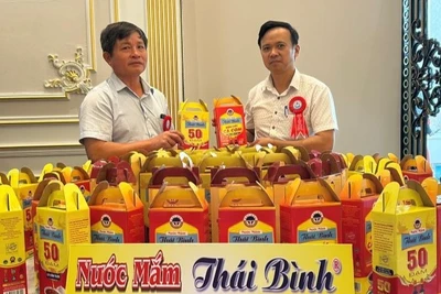 Sản phẩm OCOP 4 sao được trưng bày tại hội nghị xúc tiến thương mại tỉnh Hưng Yên năm 2025.