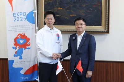 Phó Thủ tướng Lê Thành Long tiếp Thống đốc tỉnh Osaka Yoshimura Hirofumi. (Ảnh: VGP)