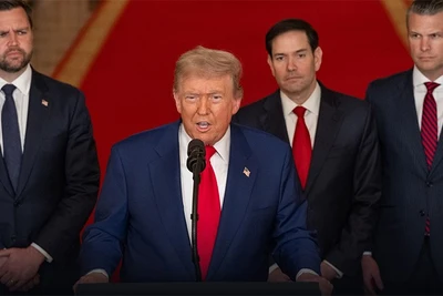 Từ Nhà trắng, ngày 22/6 (giờ Hà Nội), ông Trump phát biểu về cuộc tấn công các cơ sở hạt nhân chủ chốt của Iran. Đứng phía sau Tổng thống Mỹ là Phó Tổng thống JD Vance, Bộ trưởng Ngoại giao Marco Rubio và Bộ trưởng Quốc phòng Pete Hegseth (từ bên trái sang). (Ảnh: Tài khoản Facebook của Nhà trắng)