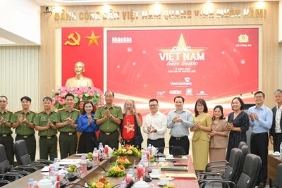 Lễ công bố hoạt động đi bộ toàn quốc "Cùng Việt Nam tiến bước". (Ảnh: THẾ ĐẠI)