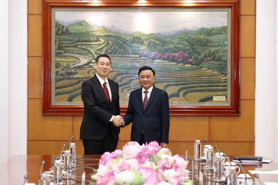 Đồng chí Trần Cẩm Tú tiếp đồng chí Tanaka Yu. (Ảnh: Bộ Ngoại giao)