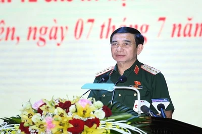 Đại tướng Phan Văn Giang phát biểu tại buổi tiếp xúc. (Ảnh: PHÚ SƠN)