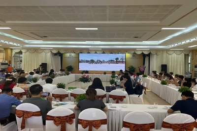 Tọa đàm có sự tham dự của nhiều lãnh đạo, chuyên gia, nhà khoa học, người làm du lịch. (Ảnh: TUẤN SƠN)