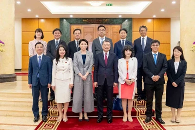 Đồng chí Lê Minh Hưng, Ủy viên Bộ Chính trị, Bí thư Trung ương Đảng, Trưởng Ban Tổ chức Trung ương, Chủ tịch Nhóm Nghị sĩ hữu nghị Việt Nam-Nhật Bản tiếp bà Obuchi Yuko, Hạ nghị sĩ, Chủ tịch Liên minh Nghị sĩ hữu nghị Nhật Bản-Việt Nam. (Ảnh: TTXVN)