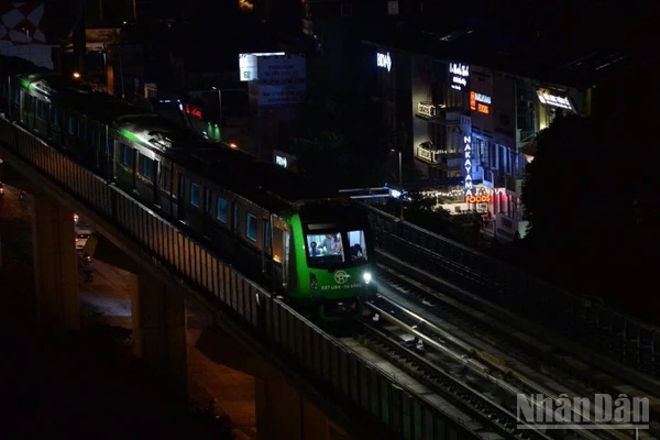 Công ty trách nhiệm hữu hạn Một thành viên Đường sắt Hà Nội (Hà Nội Metro) điều chỉnh thời gian giờ cao điểm và áp dụng biểu đồ chạy tàu mới trên cả 2 tuyến đường sắt đô thị Cát Linh-Hà Đông và Nhổn-Ga Hà Nội từ ngày 9/2.