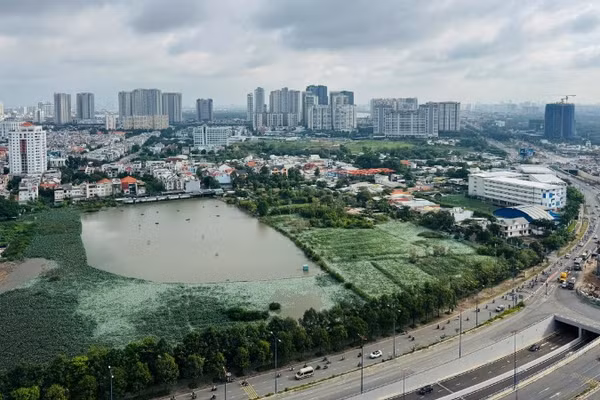 Doanh nghiệp vẫn phải chờ đợi khi nhiều khu đất vẫn chưa xác định được thời điểm, mức giá tính tiền sử dụng đất. 