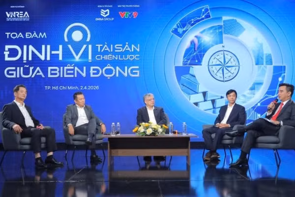 Các đại biểu chia sẻ tại tọa đàm.