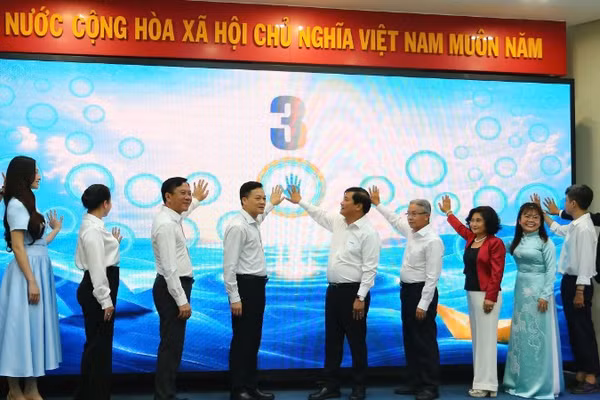 Các đại biểu và ban giám khảo phát động cuộc thi “Sống đẹp” lần thứ 6.