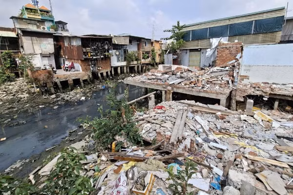 Đến năm 2030, Thành phố Hồ Chí Minh nâng mục tiêu di dời thêm 20.000 căn nhà trên và ven kênh rạch.