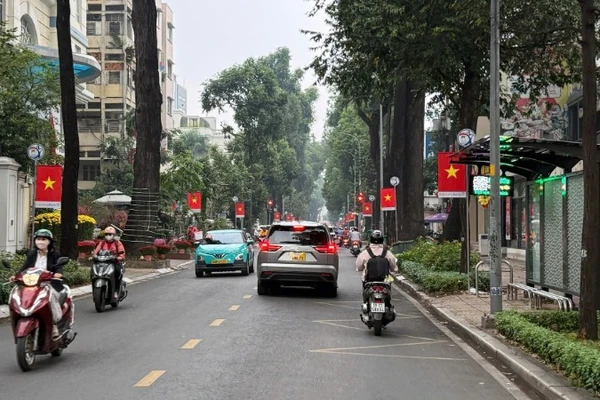 Đường cờ Tổ quốc tại phường Xuân Hòa. 