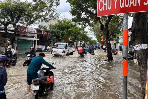 Ngập lụt gây ra nhiều hệ lụy đối với đời sống người dân và sự phát triển của Thành phố Hồ Chí Minh.