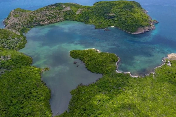 Đặc khu Côn Đảo nhìn từ trên cao. 