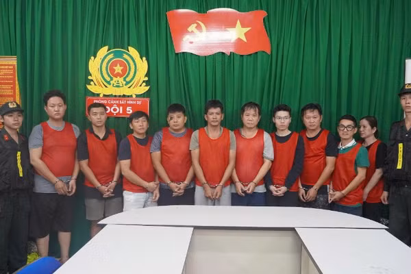 Các đối tượng tại cơ quan chức năng. (Ảnh: Công an cung cấp)