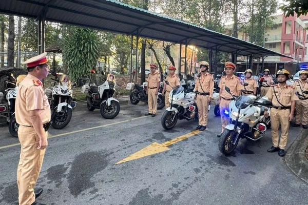 Lực lượng Cảnh sát giao thông ra quân bảo đảm trật tự, an toàn giao thông (Ảnh: PC08)