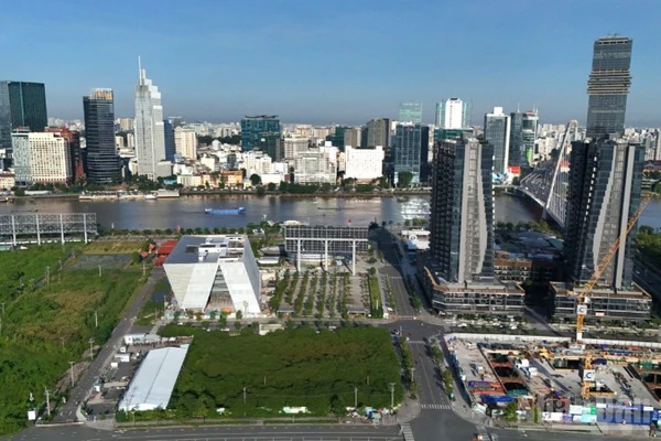 Người dân, doanh nghiệp đang chờ thành phố công bố bảng giá đất áp dụng từ 1/1/2026. 