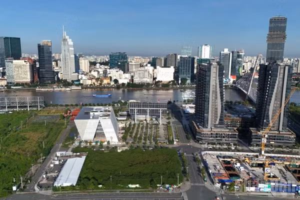 Người dân, doanh nghiệp đang chờ thành phố công bố bảng giá đất áp dụng từ 1/1/2026. 