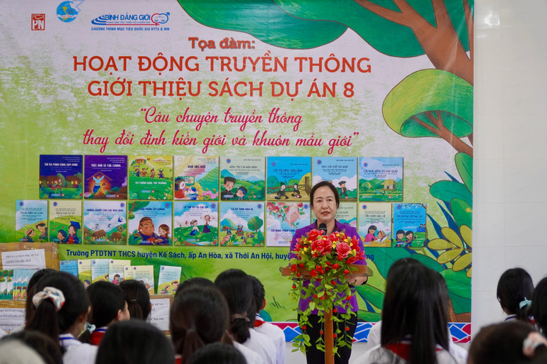 Bà Phan Thị Xinh Hưởng, Chủ tịch Hội Liên hiệp Phụ nữ Việt Nam tỉnh Sóc Trăng, phát biểu tại sự kiện. dsc07060.jpg