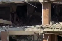 Tòa nhà bị hư hỏng nặng sau vụ nổ. (Nguồn: the-sun)