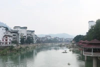 Mực nước lòng sông Lô đoạn qua phường Hà Giang 1 và 2 dâng lên sau khi vận hành thử nghiệm đập dâng nước.