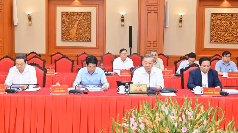 Tập thể Bộ Chính trị làm việc với các ban thường vụ cấp ủy trực thuộc Trung ương về công tác chuẩn bị đại hội. (Ảnh: ĐĂNG KHOA)