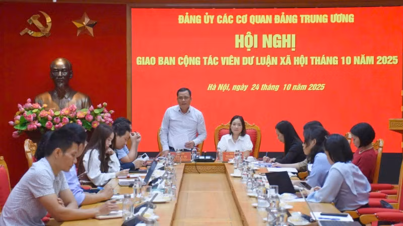 Các cộng tác viên dư luận xã hội tập trung phản ánh, trao đổi một số nhóm vấn đề, sự kiện lớn được dư luận quan tâm.