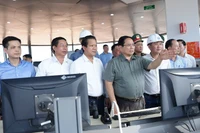 Thủ tướng Phạm Minh Chính kiểm tra, thị sát Tháp không lưu Cảng Hàng không quốc tế Long Thành trước thời điểm khánh thành.