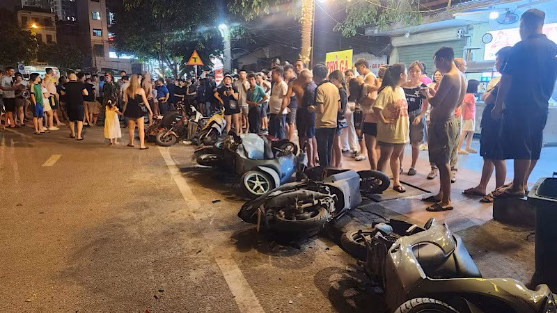 Hiện trường vụ tai nạn liên hoàn.