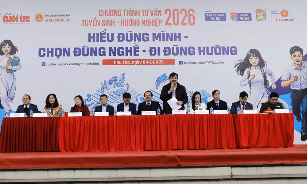 Đại diện các trường đại học tư vấn cho học sinh về tuyển sinh năm 2026.