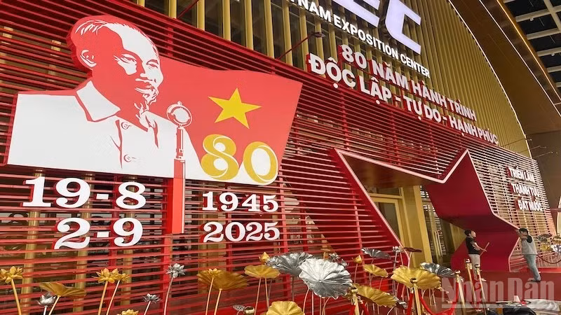 Chuẩn bị bế mạc triển lãm 80 năm trang trọng, đúng tầm vóc quốc gia.