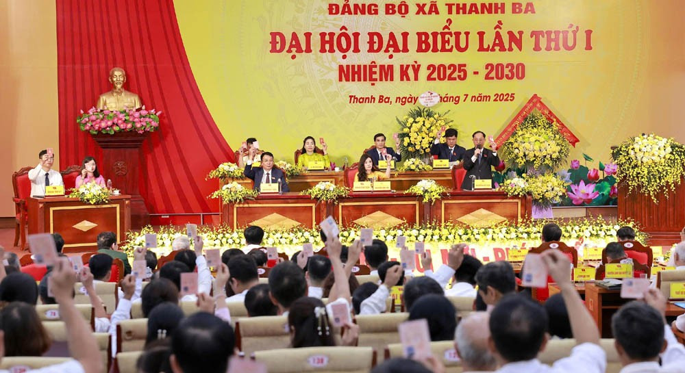 Đại hội biểu quyết thông qua Nghị quyết của Đại hội trong nhiệm kỳ tới. 16.jpg