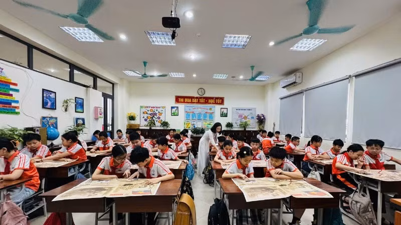 Học sinh Trường tiểu học Suối Hoa trong giờ trải nghiệm.