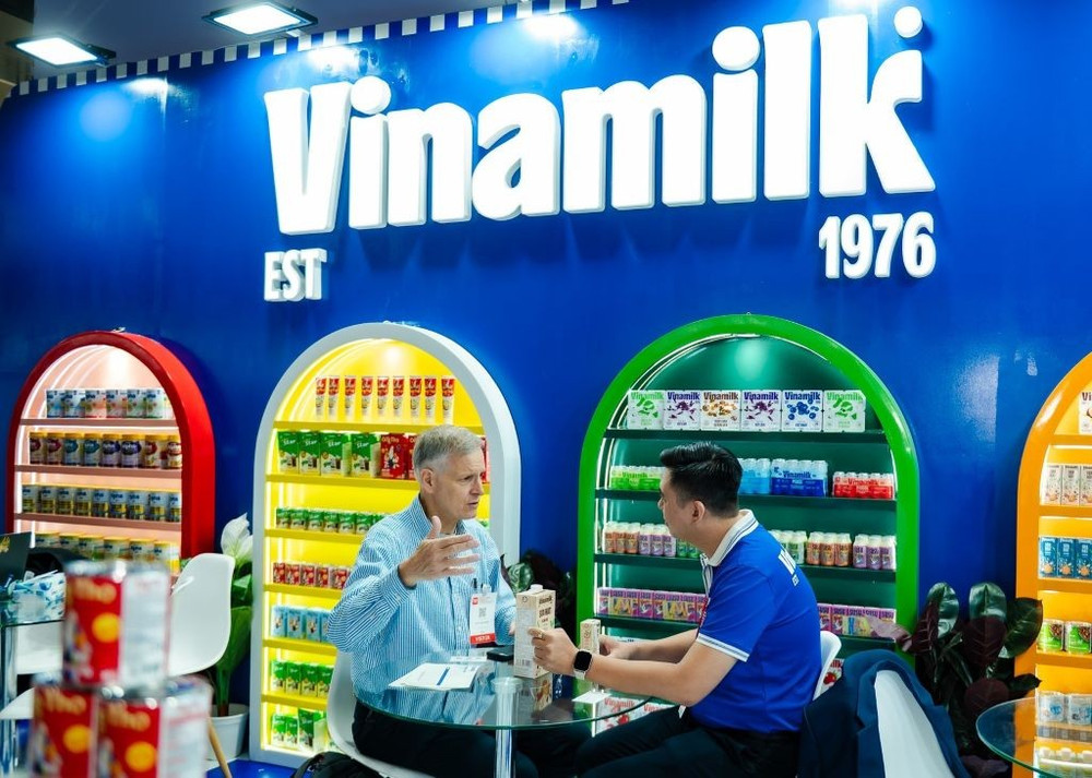 Vinamilk gặp gỡ, làm việc với nhiều đối tác đến từ các nước trong khu vực châu Á và Âu–Mỹ trong các hoạt động xúc tiến thương mại quốc tế. (Ảnh: VI NAM) 2-4482.jpg