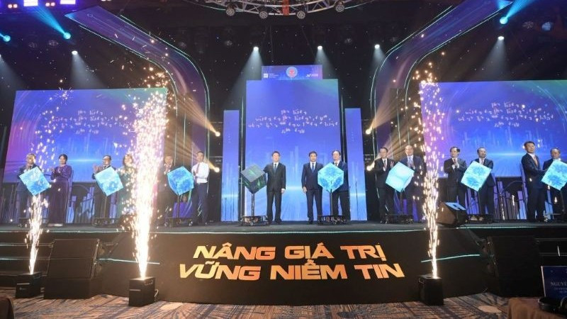 Nhìn lại hành trình 25 năm tổ chức hoạt động giao dịch, HOSE đã đi một chặng đường dài đầy thử thách nhưng cũng rất đáng tự hào.