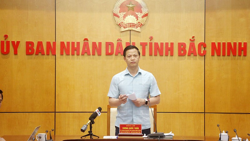 Chủ tịch Ủy ban nhân dân tỉnh Bắc Ninh Vương Quốc Tuấn nhấn mạnh "Mục tiêu cao nhất phải bảo đảm an toàn tính mạng và tài sản cho nhân dân, cho Nhà nước". img-2025-07-20-162545.jpg