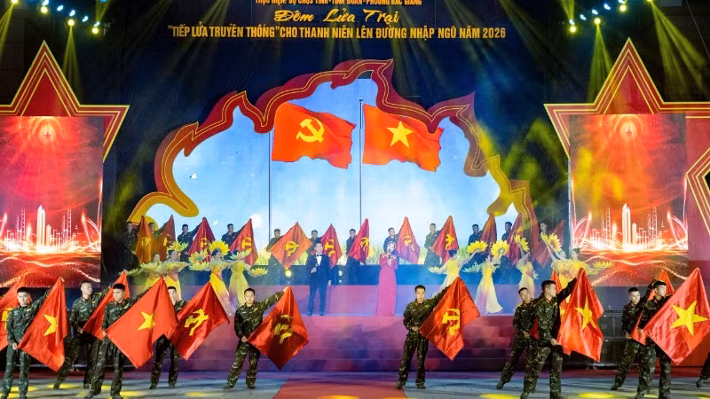 Chương trình nghệ thuật “Tiếp lửa truyền thống” tái hiện lại những trang sử hào hùng của dân tộc và quê hương Bắc Ninh.